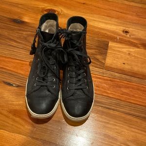 Black leather Ugg Sneakers